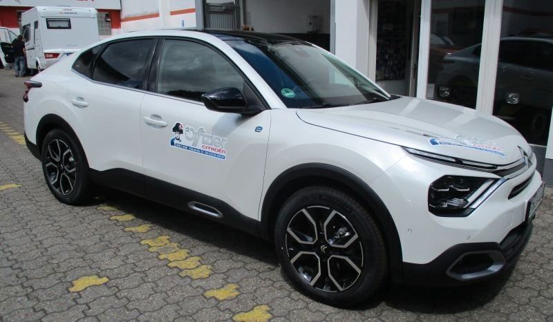 Weiß Gebraucht 2023 Citroën e-C4 Shine Limousine | 22.899 € (Etwas zu teuer) - Bild 1/4