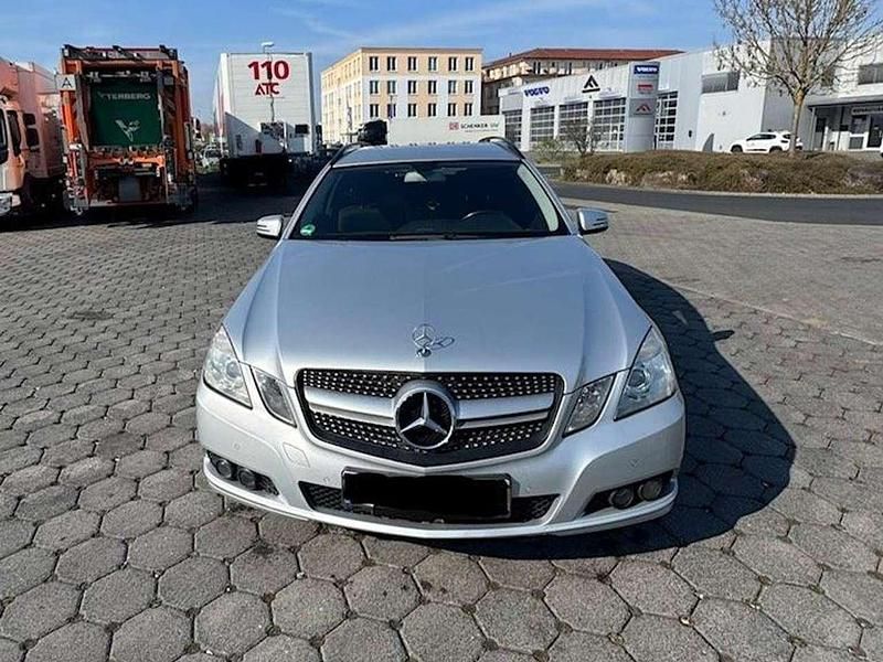 Gebraucht Mercedes E200 136 PS (100 kW) 2010 Iridiumsilber  metalliclack Kombi