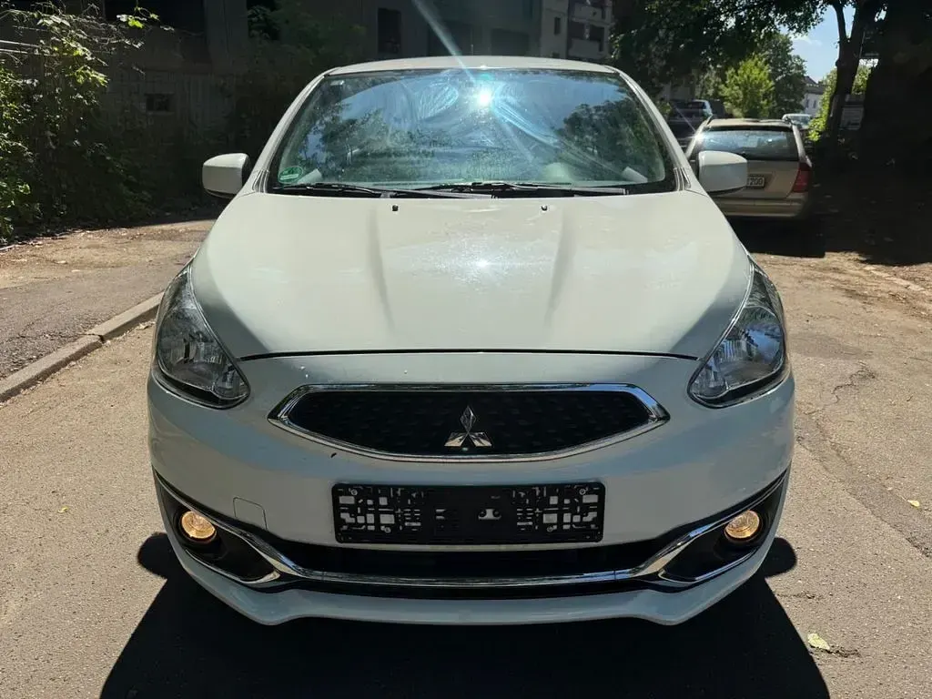 Gebraucht Mitsubishi Space Star Basis 71 PS (52 kW) 2018 Weiß Kleinwagen