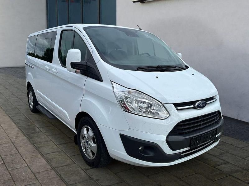 Gebraucht Ford Tourneo Titanium 170 PS (125 kW) 2017 Frostweiß Van / Kleinbus