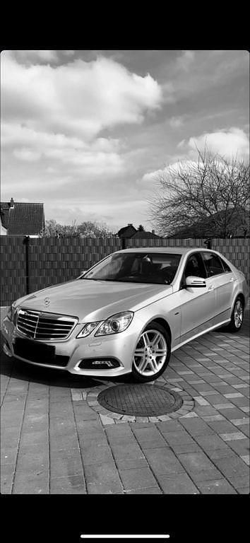 Gebraucht Mercedes E220 Avantgarde 170 PS (125 kW) 2009 Silber Limousine
