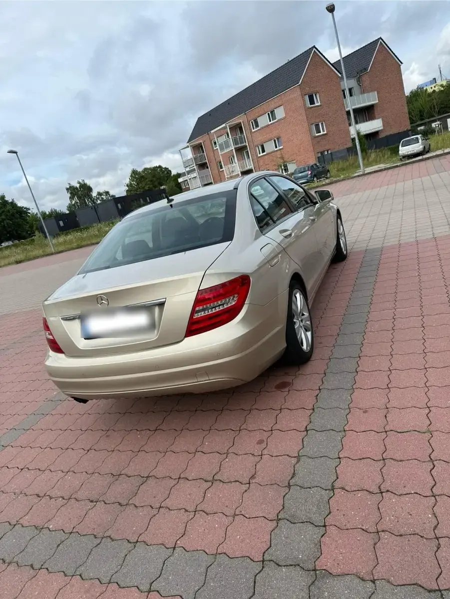Gebraucht Mercedes C180 120 PS (88 kW) 2013 Gold Limousine