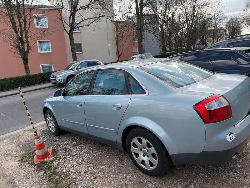 Gebraucht Audi A4 102 PS (75 kW) 2001 Silber Limousine