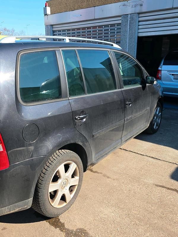 Gebraucht VW Touran 104 PS (76 kW) 2005 Schwarz Van / Kleinbus