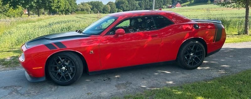 Rot Gebraucht 2015 Dodge Challenger Coupé | 30.500 € (Fairer Preis) - Bild 1/4