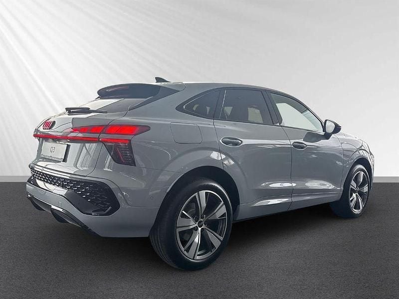 Neu Audi Q3 Sportback Sport 150 PS (110 kW) 2025 Grau SUV