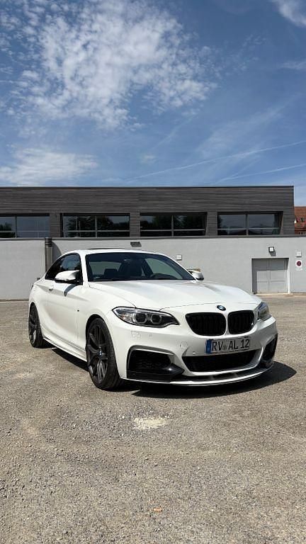 Weiß Gebraucht 2014 BMW 220 Performance Coupé | 15.600 € (Teuer) - Bild 1/4