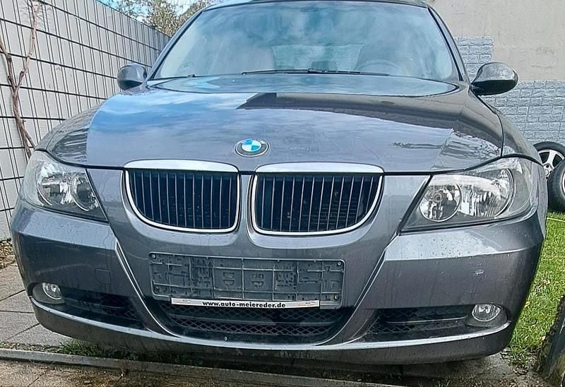 Gebraucht 2005 BMW 320 Limousine | 2.350 € (Guter Preis) - Bild 1/4