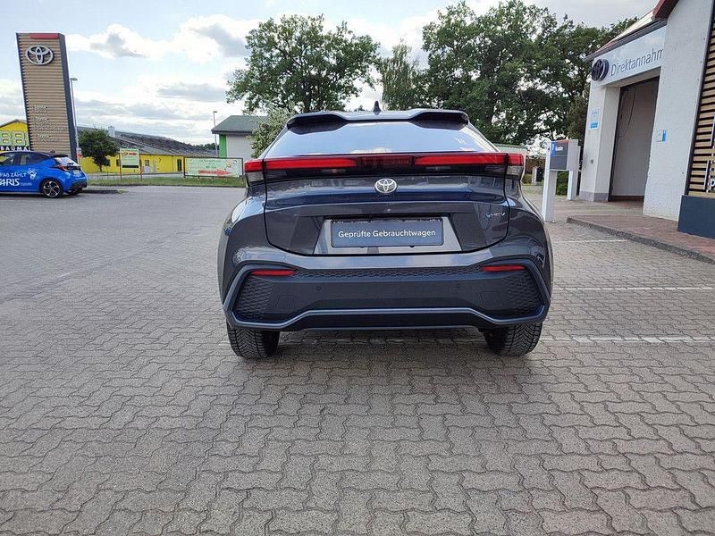 Gebraucht Toyota C-HR Team 140 PS (102 kW) 2023 Grey metallic / black SUV