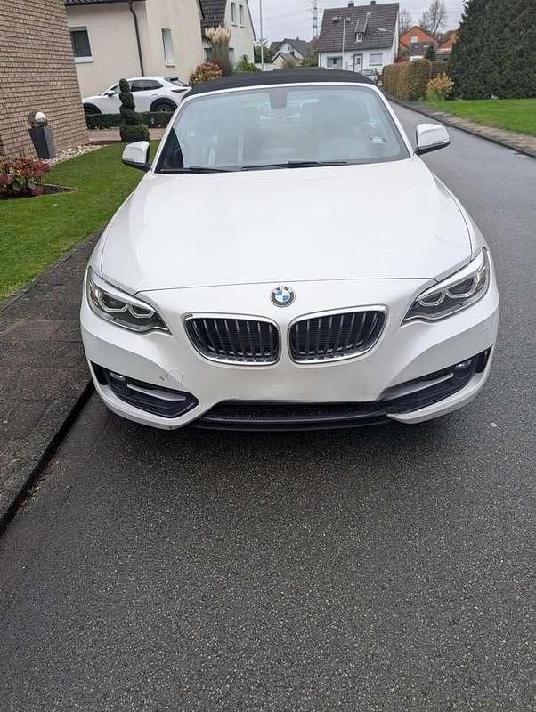 Weiß Gebraucht 2017 BMW 218 Sport Line Cabrio | 17.950 € (Fairer Preis) - Bild 1/4