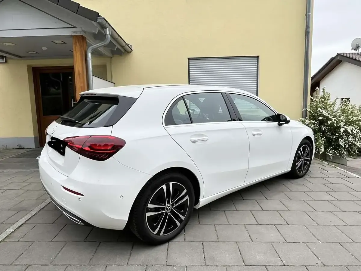 Gebraucht Mercedes A200 Advanced 163 PS (119 kW) 2023 Weiß Limousine