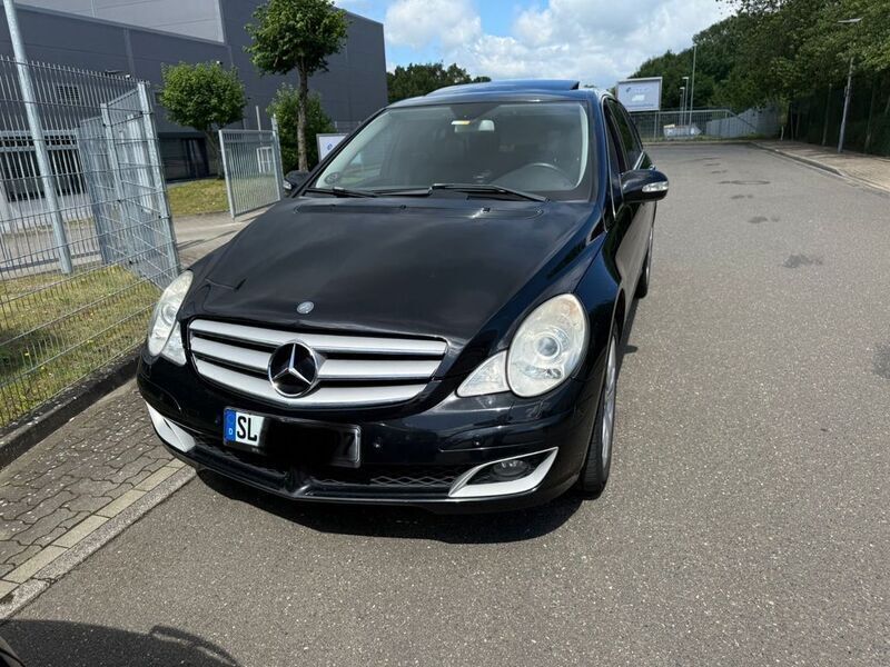Schwarz Gebraucht 2006 Mercedes R320 Van / Kleinbus | 5.499 € (Teuer) - Bild 1/4
