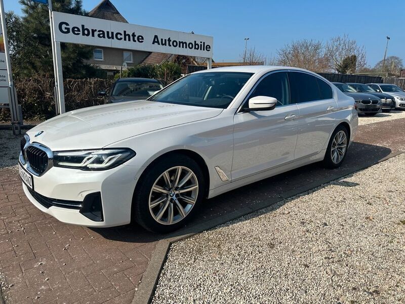 Weiß Gebraucht 2024 BMW 520 Performance Limousine | 40.500 € (Fairer Preis) - Bild 1/4
