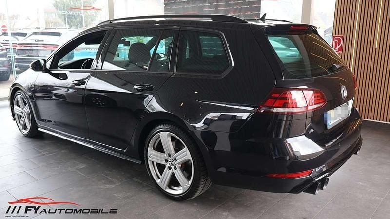 Gebraucht VW Golf VIII R 300 PS (220 kW) 2020 Deep black perleffekt Kombi