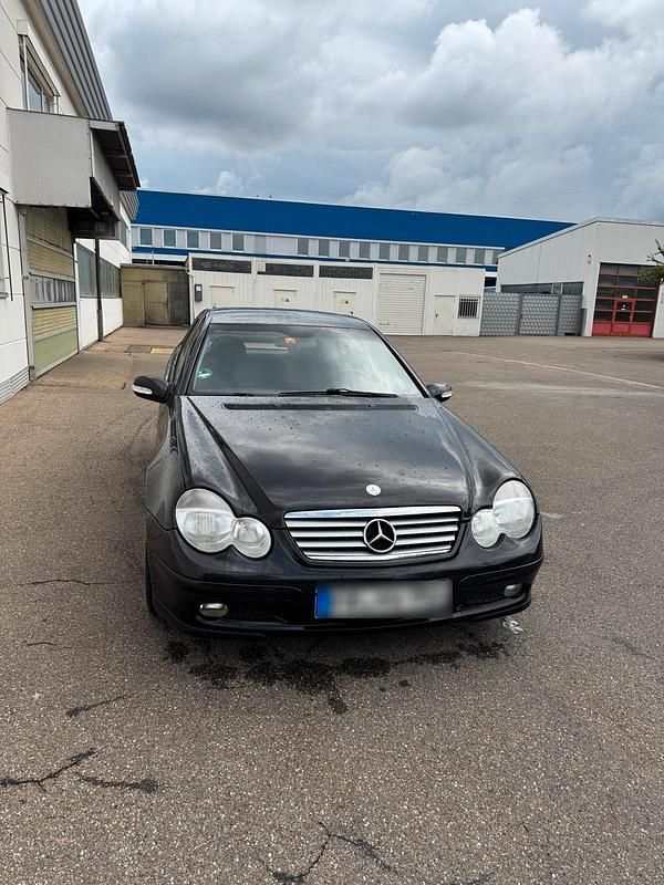 Gebraucht Mercedes C220 143 PS (105 kW) 2003 Schwarz Coupé