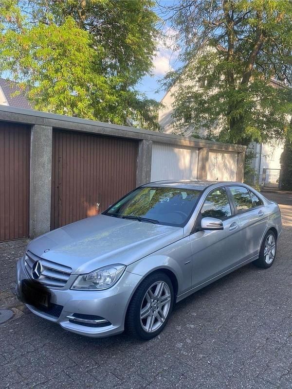 Silber Gebraucht 2011 Mercedes C180 Limousine | 6.500 € (Superpreis) - Bild 1/4