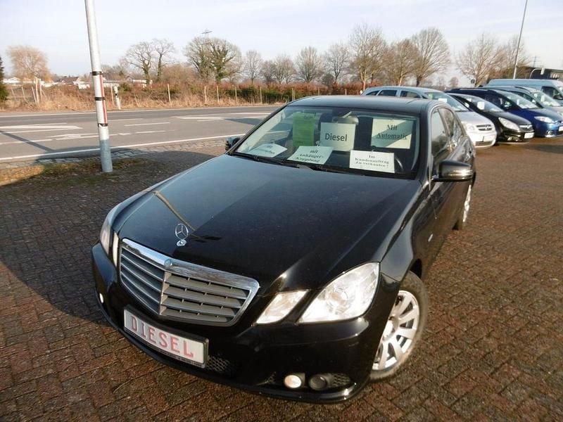 Gebraucht Mercedes E220 170 PS (125 kW) 2011 Schwarz Limousine
