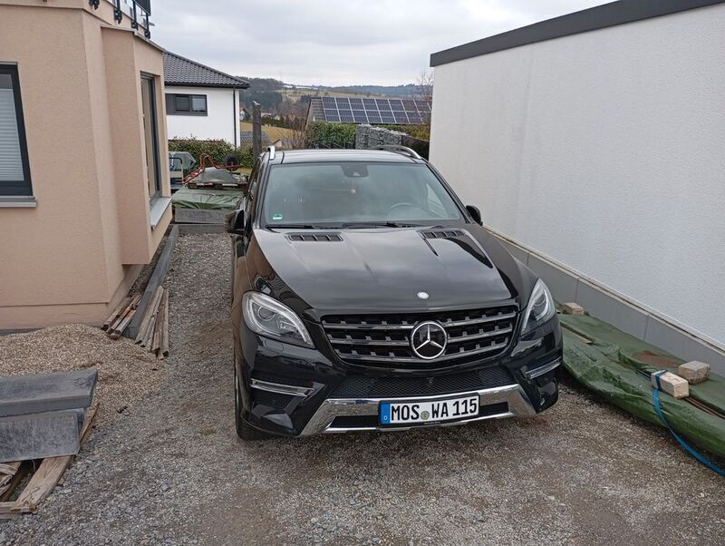 Schwarz Gebraucht 2013 Mercedes ML500 SUV | 30.000 € (Fairer Preis) - Bild 1/4