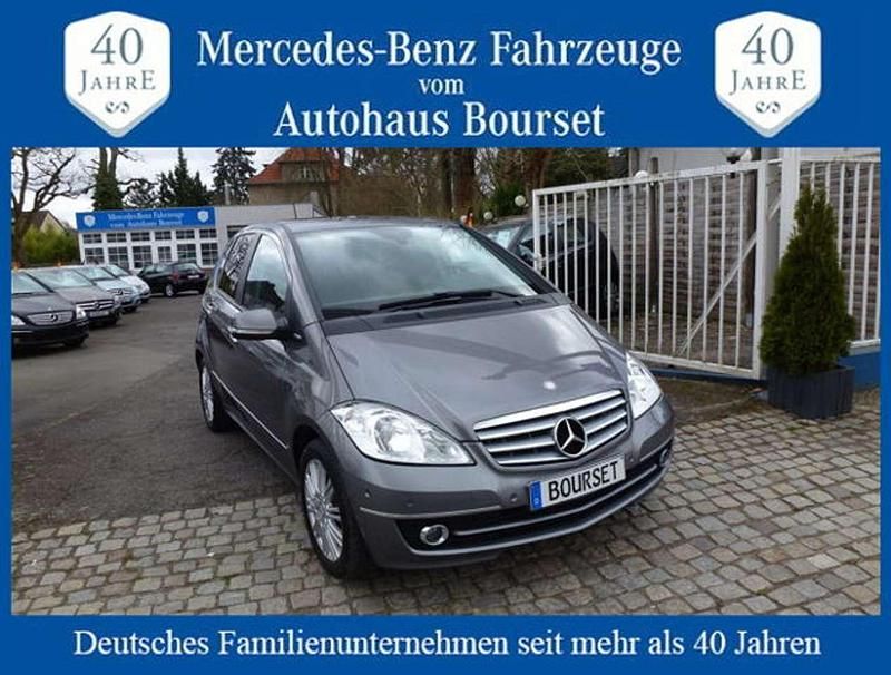 Gebraucht Mercedes A180 Elegance 116 PS (85 kW) 2011 Grau Van / Kleinbus