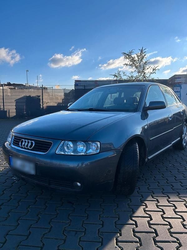 Grau Gebraucht 2002 Audi A3 Comfort Kleinwagen | 3.000 € (Fairer Preis) - Bild 1/4