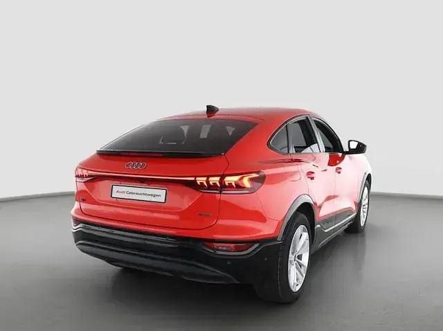 Gebraucht Audi Q6 Sportback e-tron Comfort 119 kW (163 PS) 2025 Soneirarot metallic SUV