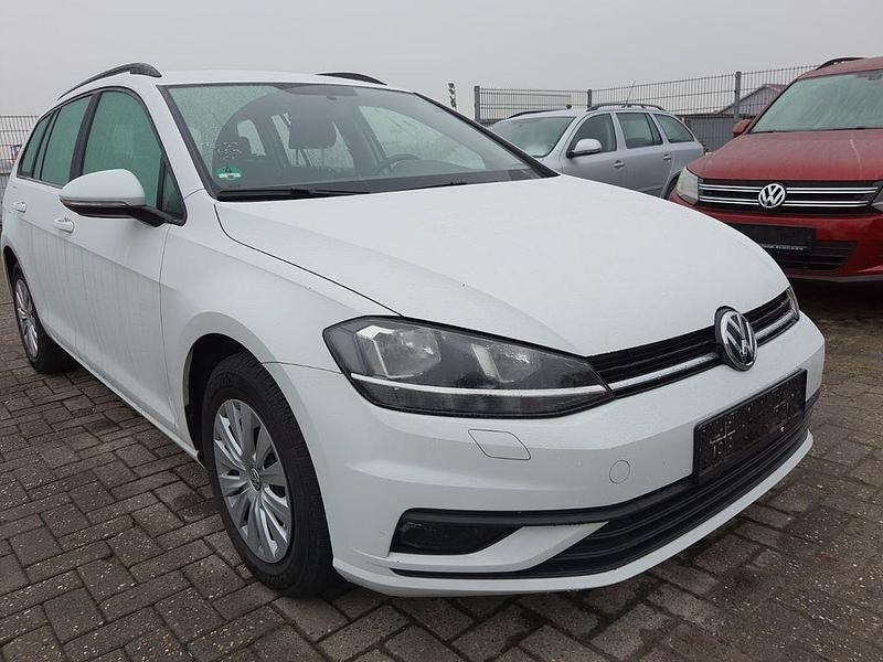Weiß Gebraucht 2018 VW Golf VII Kombi | 13.999 € (Fairer Preis) - Bild 1/4