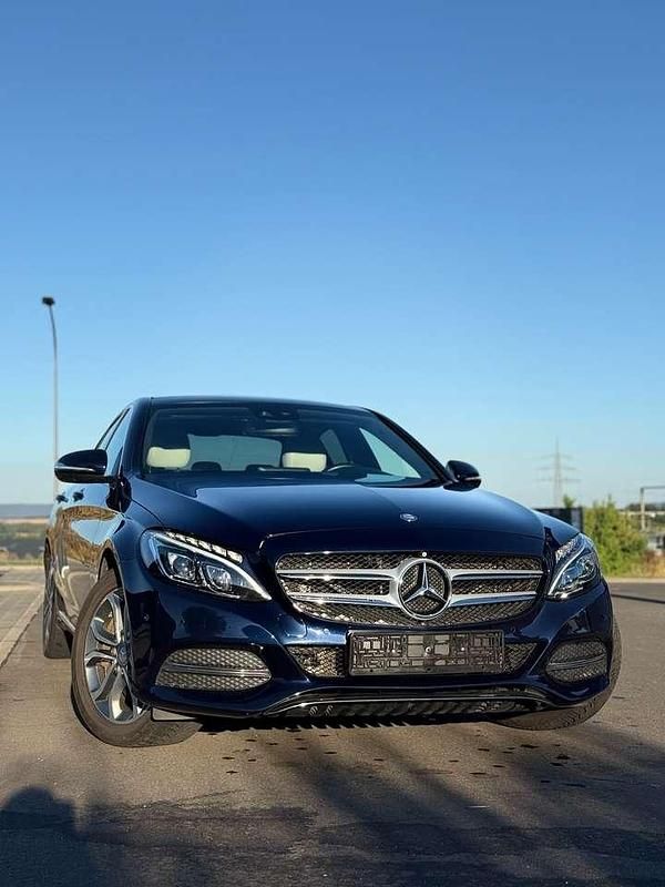 Blau Gebraucht 2015 Mercedes C350e Limousine | 16.499 € (Fairer Preis) - Bild 1/4