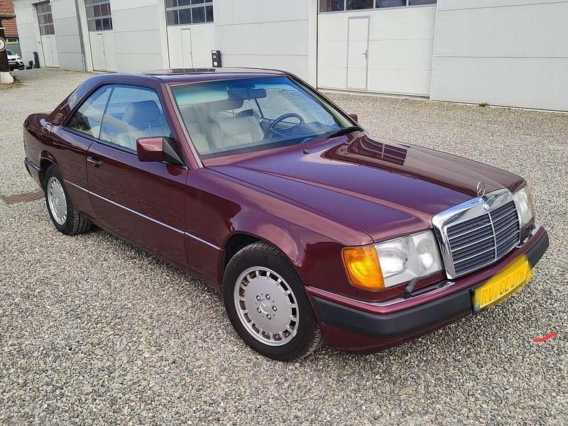 Second-hand Mercedes E300 220 CP (161 kW) 1990 Roșu Coupe