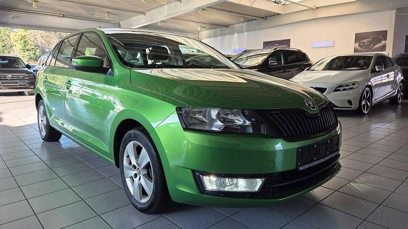 Grün Gebraucht 2016 Skoda Rapid Ambition Limousine | 7.999 € (Guter Preis) - Bild 1/4