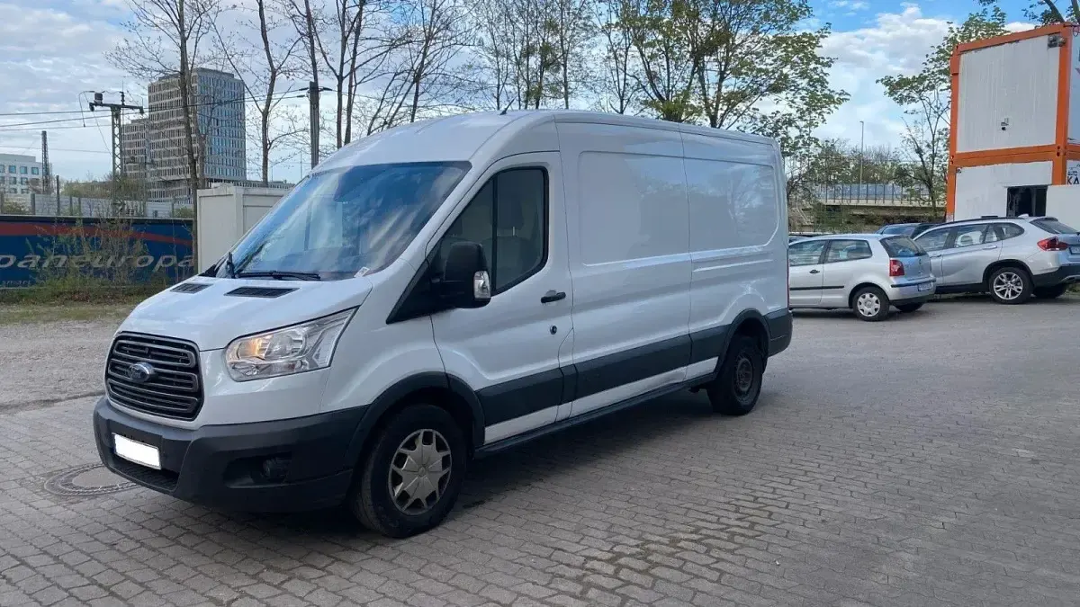 Gebraucht Ford Transit Trend 131 PS (96 kW) 2019 Weiß Van / Kleinbus