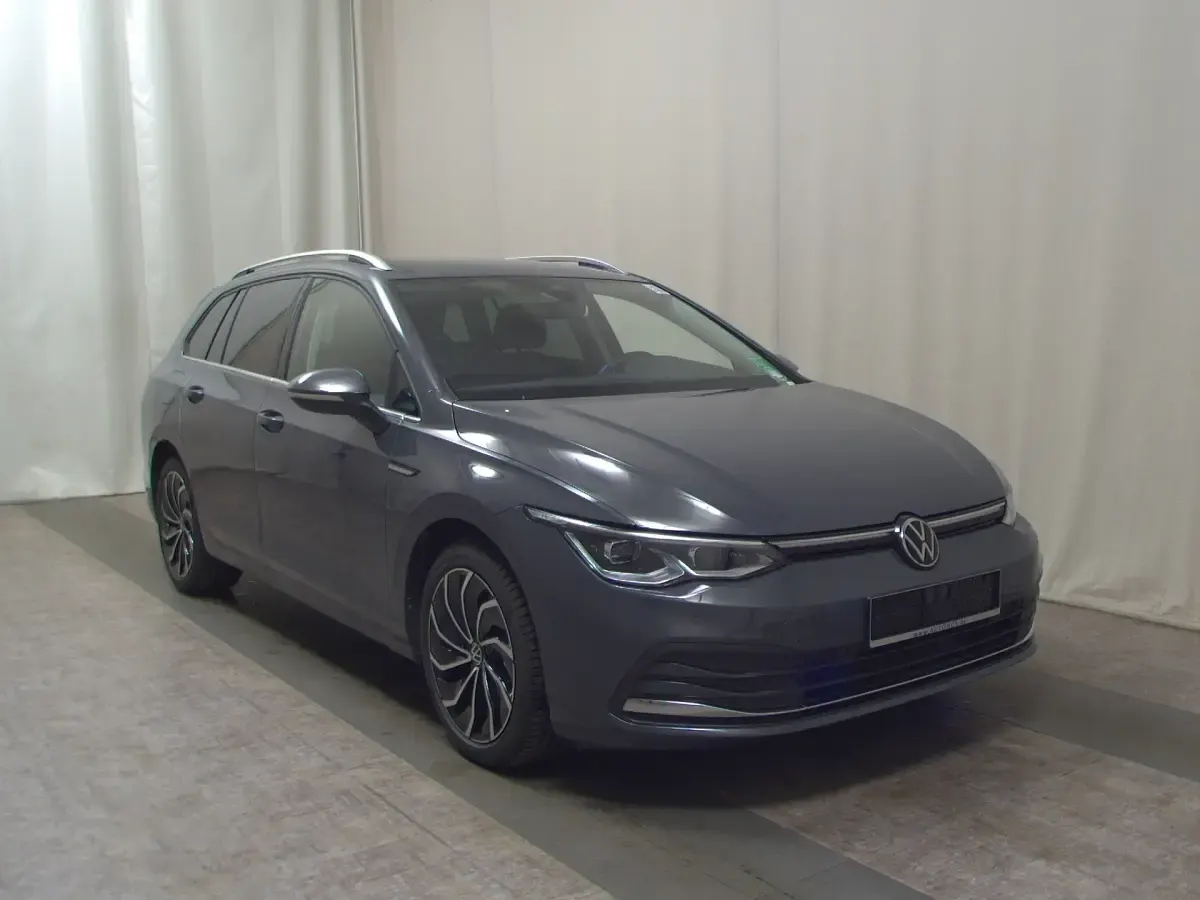 Gebraucht VW Golf VIII Style 150 PS (110 kW) 2023 Delfingrau metallic Limousine