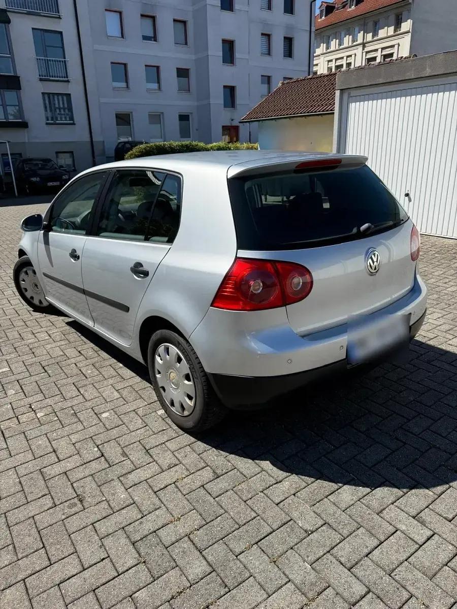 Gebraucht VW Golf V 102 PS (75 kW) 2005 Grau Kleinwagen