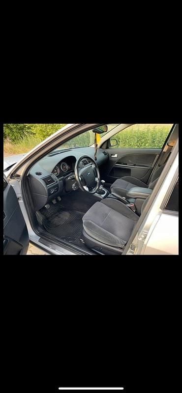 Gebraucht Ford Mondeo 125 PS (91 kW) 2001 Silber Kombi