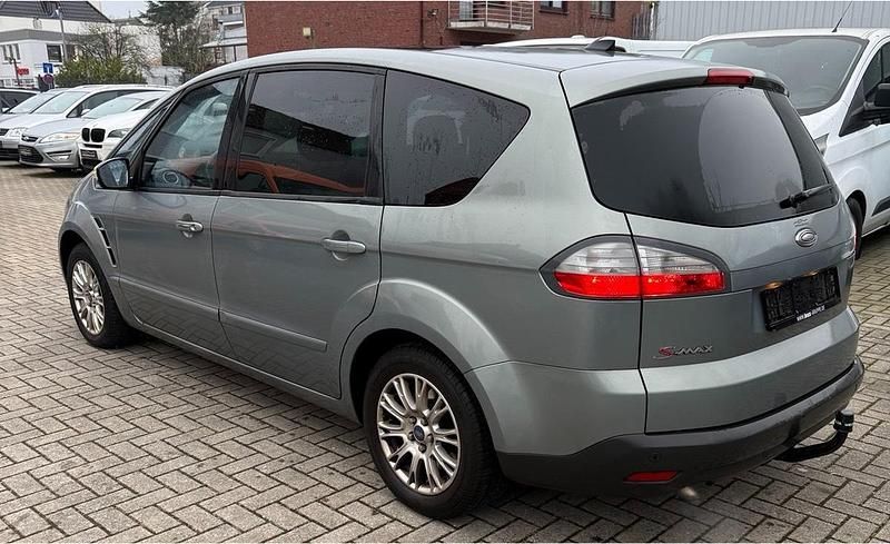 Gebraucht Ford S-MAX Titanium 140 PS (102 kW) 2010 Grau Van / Kleinbus