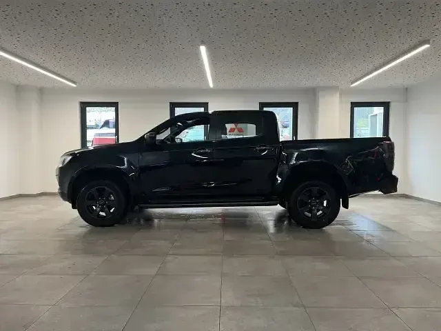 Uusi Isuzu D-Max 163 HP (119 kW) 2026 Musta Nouto