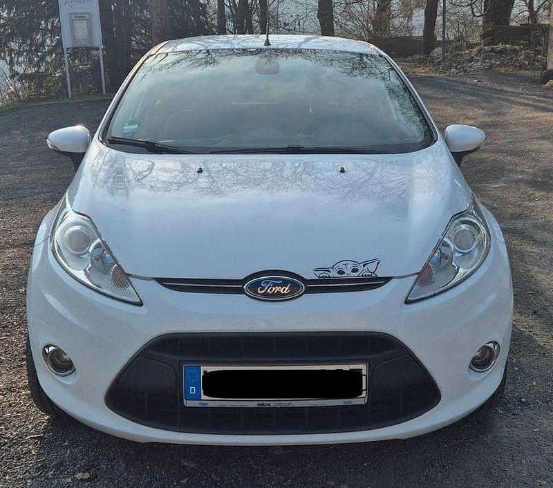 Gebraucht Ford Fiesta 97 PS (71 kW) 2012 Weiß Kleinwagen
