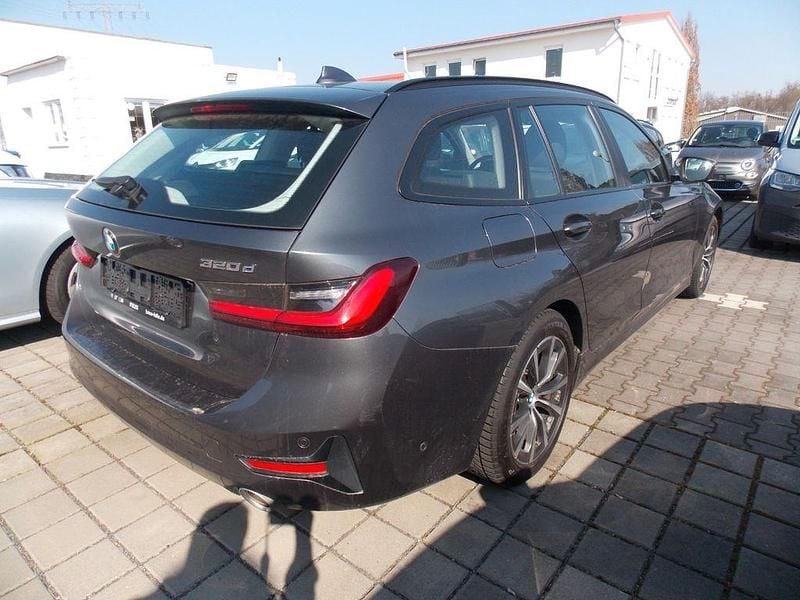 Gebraucht BMW 320 Advantage 190 PS (139 kW) 2022 Grau Kombi