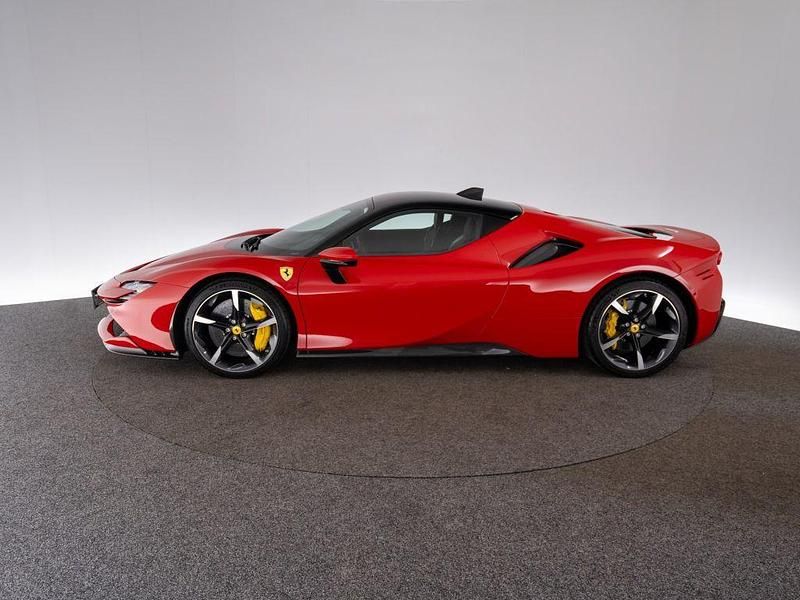 Gebraucht Ferrari SF90 999 PS (734 kW) 2023 Rot Coupé