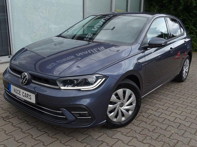 Grau Gebraucht 2024 VW Polo IQ Drive Limousine | 19.990 € (Fairer Preis) - Bild 1/4