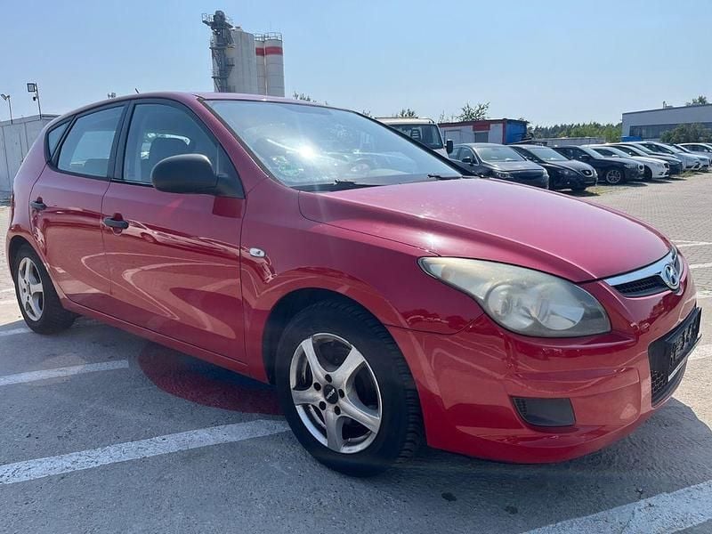 Rot Gebraucht 2009 Hyundai i30 Edition+ Limousine | 3.899 € (Guter Preis) - Bild 1/4