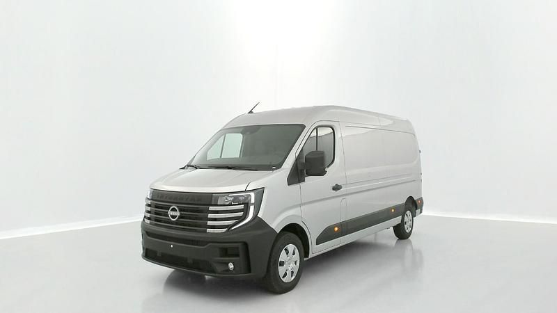 Neu Nissan Interstar Tekna 150 PS (110 kW) 2025 Gris etoile Van