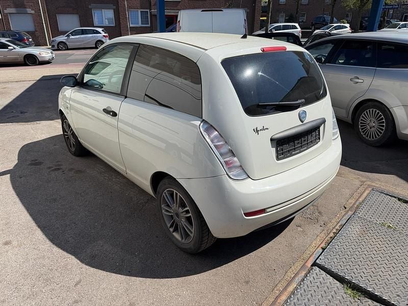 Second-hand Lancia Ypsilon 60 CP (44 kW) 2009 Andere farben Hatchback
