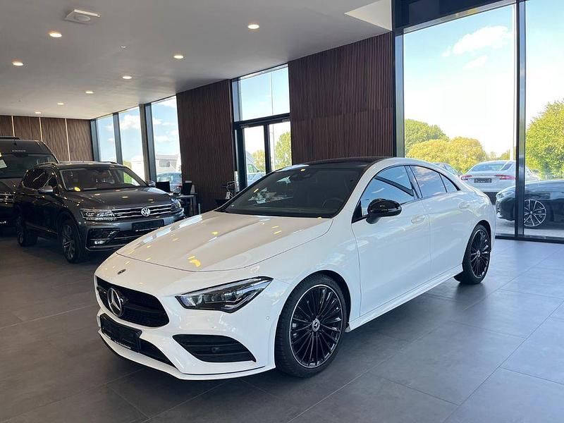 Weiß Gebraucht 2022 Mercedes CLA180 AMG line Limousine | 30.290 € (Etwas zu teuer) - Bild 1/4