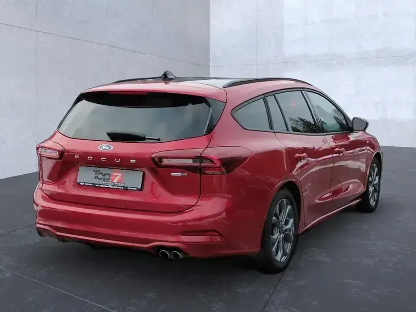 Używany Ford Focus ST-Line 155 KM (114 kW) 2023 Czerwony Kombi