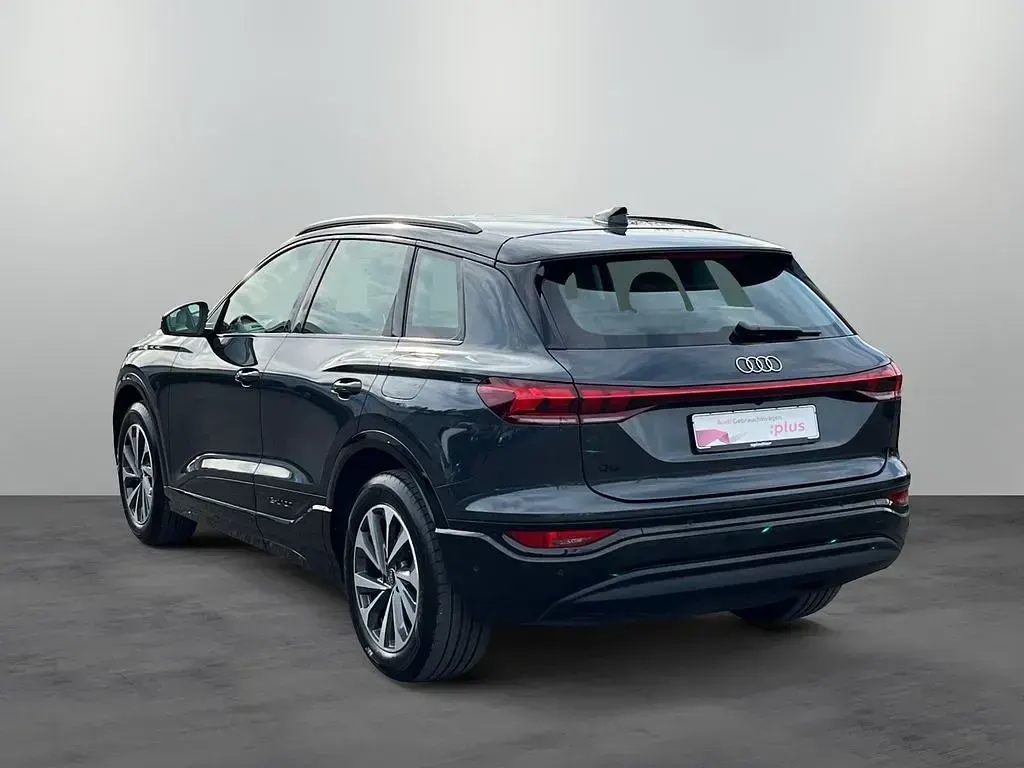 Używany Audi Q6 e-tron Performance 225 kW (306 KM) 2025 Szary SUV