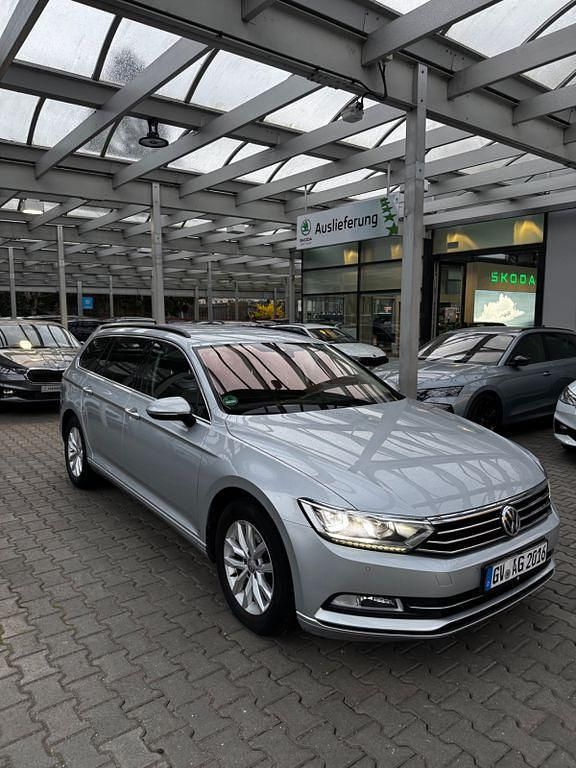 Gebraucht VW Passat Comfortline 120 PS (88 kW) 2018 Silber Kombi