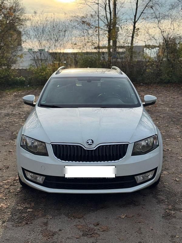 Weiß Gebraucht 2015 Skoda Octavia Kombi | 5.950 € (Guter Preis) - Bild 1/4