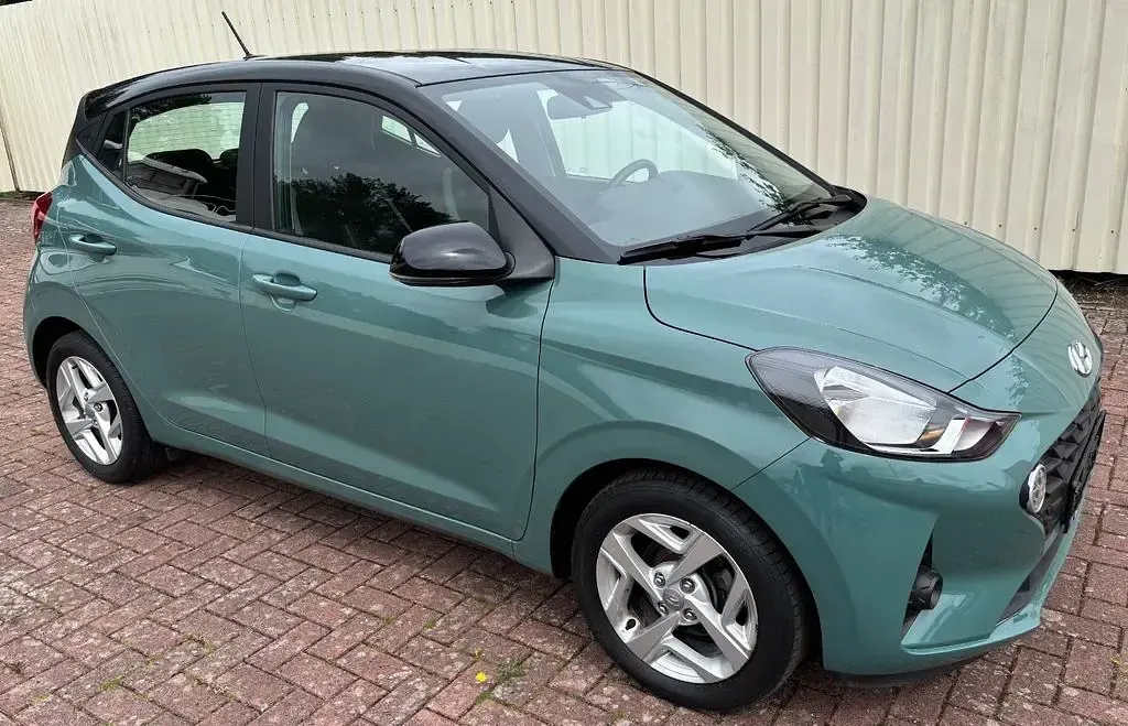 Gebraucht Hyundai i10 Trend 84 PS (61 kW) 2023 Grün Kleinwagen