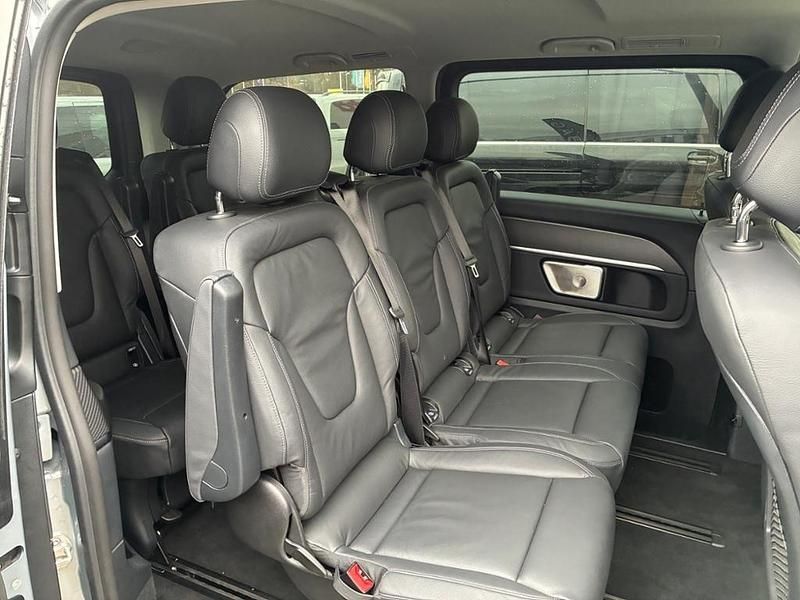 Gebraucht Mercedes V250 Avantgarde 190 PS (139 kW) 2024 Silber Van / Kleinbus