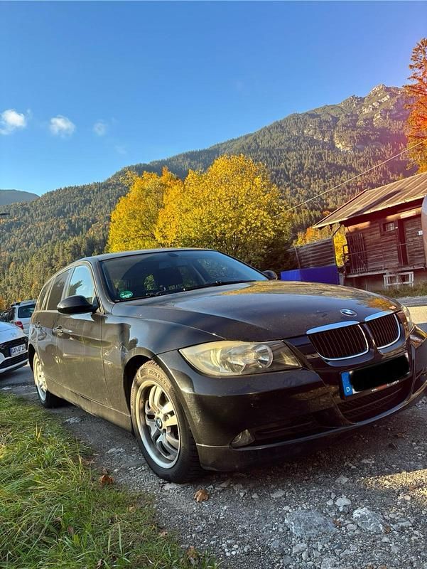 Schwarz Gebraucht 2007 BMW 320 Kombi | 2.899 € (Guter Preis) - Bild 1/4